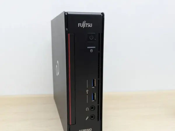 Fujitsu Esprimo Q556/2 mini-pc, schuin van voren