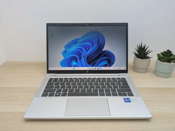 HP EliteBook 830 G8 refurbished, foto 1