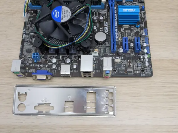 ASUS P8H61-M LX3 PLUS R2.0 moederbord met Intel Core i3-3220